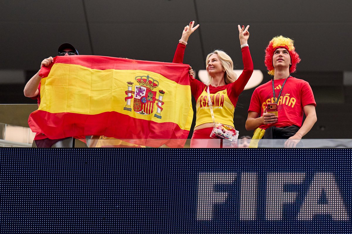 SEFutbol's tweet photo. 😍 GRACIAS por SER siempre el jugador número 12.

#VamosEspaña | #CopaMundialFIFA https://t.co/0cVRVl2kQo