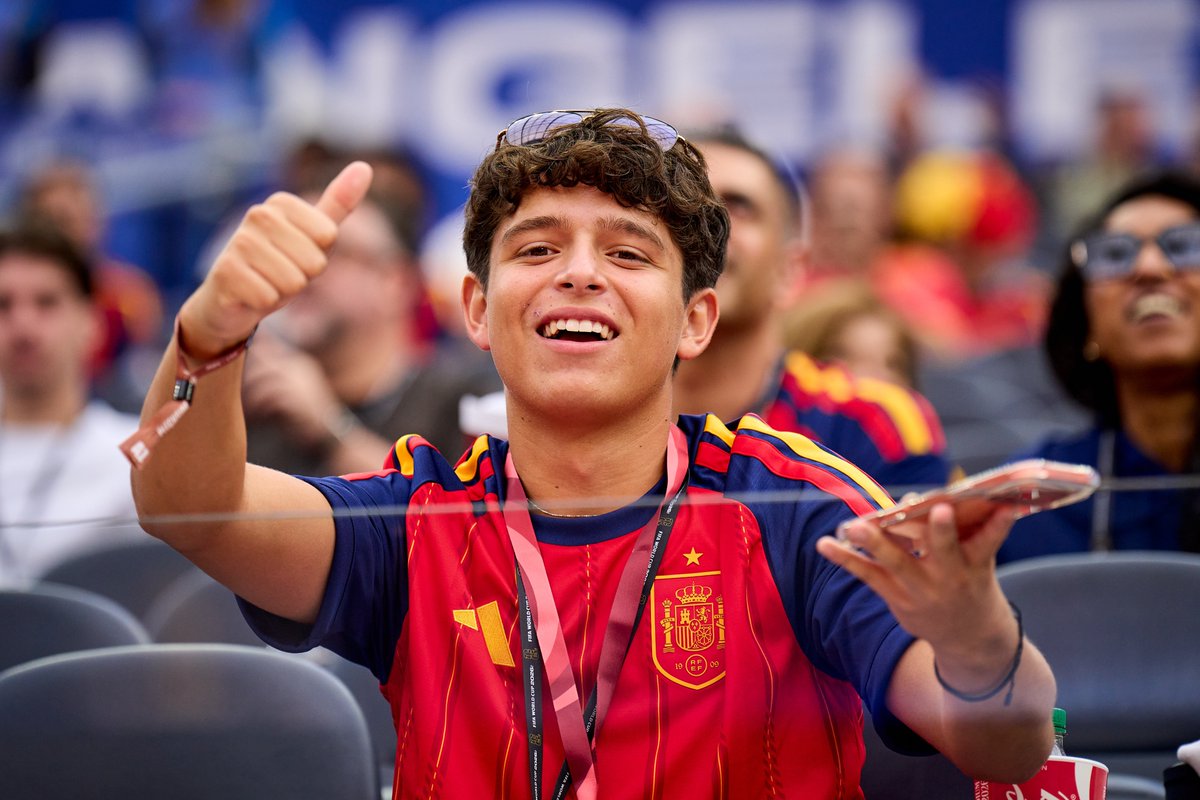 SEFutbol's tweet photo. 😍 GRACIAS por SER siempre el jugador número 12.

#VamosEspaña | #CopaMundialFIFA https://t.co/0cVRVl2kQo