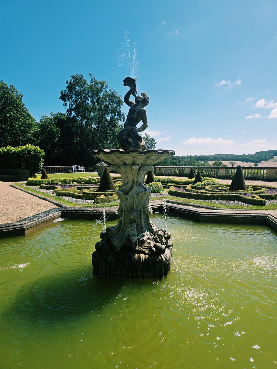 julieforster132's tweet photo. #Yorkshire #HarewoodHouse #DayOut
Spent a glorious day exploring Harewood House. Beautiful gardens stunning architecture & incredible History all made better by the sunshine. https://t.co/EOgAdzV2de