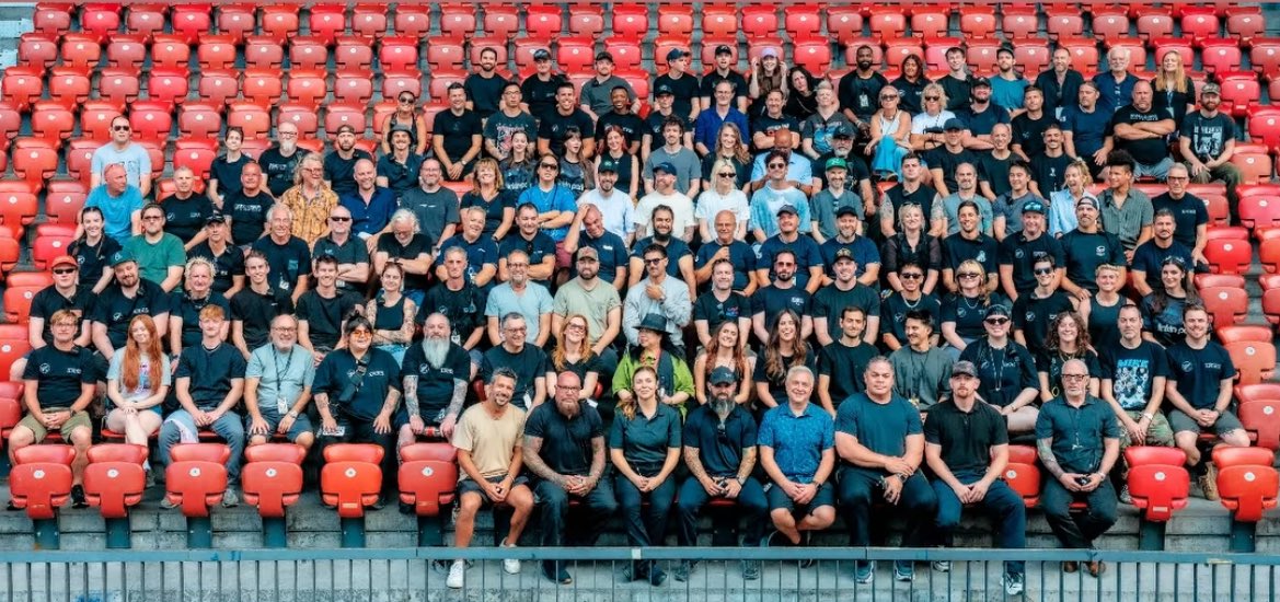 BroodingAnanas's tweet photo. Linkin Park From Zero tour family photo with the whole band in the middle🥹

kinda need this photo in 16k now https://t.co/Avw6vIAnkN