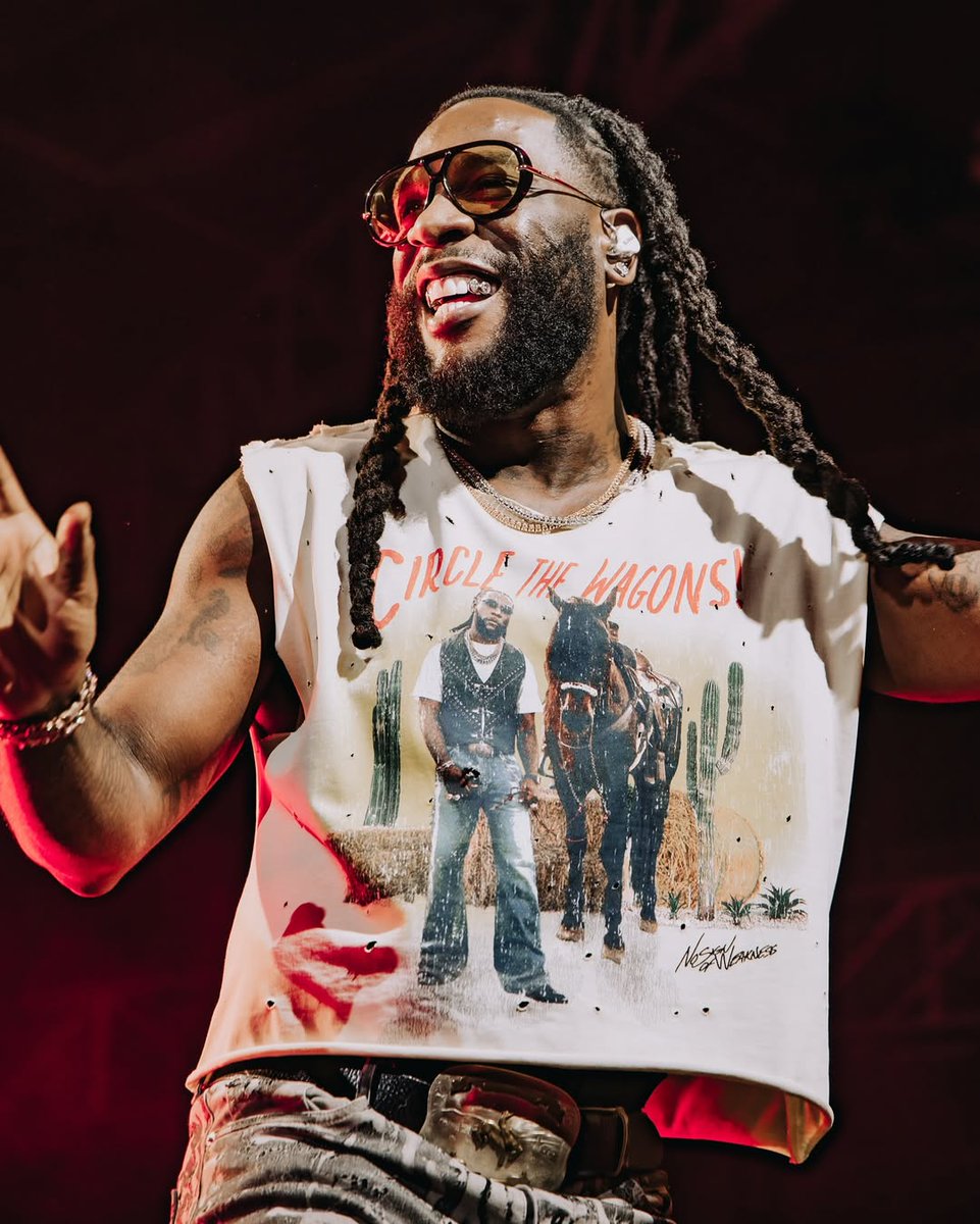 Godsppede's tweet photo. HAPPY BIRTHDAY BURNA BOY 

MY BLUEPRINT. 
LEGENDARY PROFESSIONAL IN HIS PROFESSION. https://t.co/YgdHxZWJTN