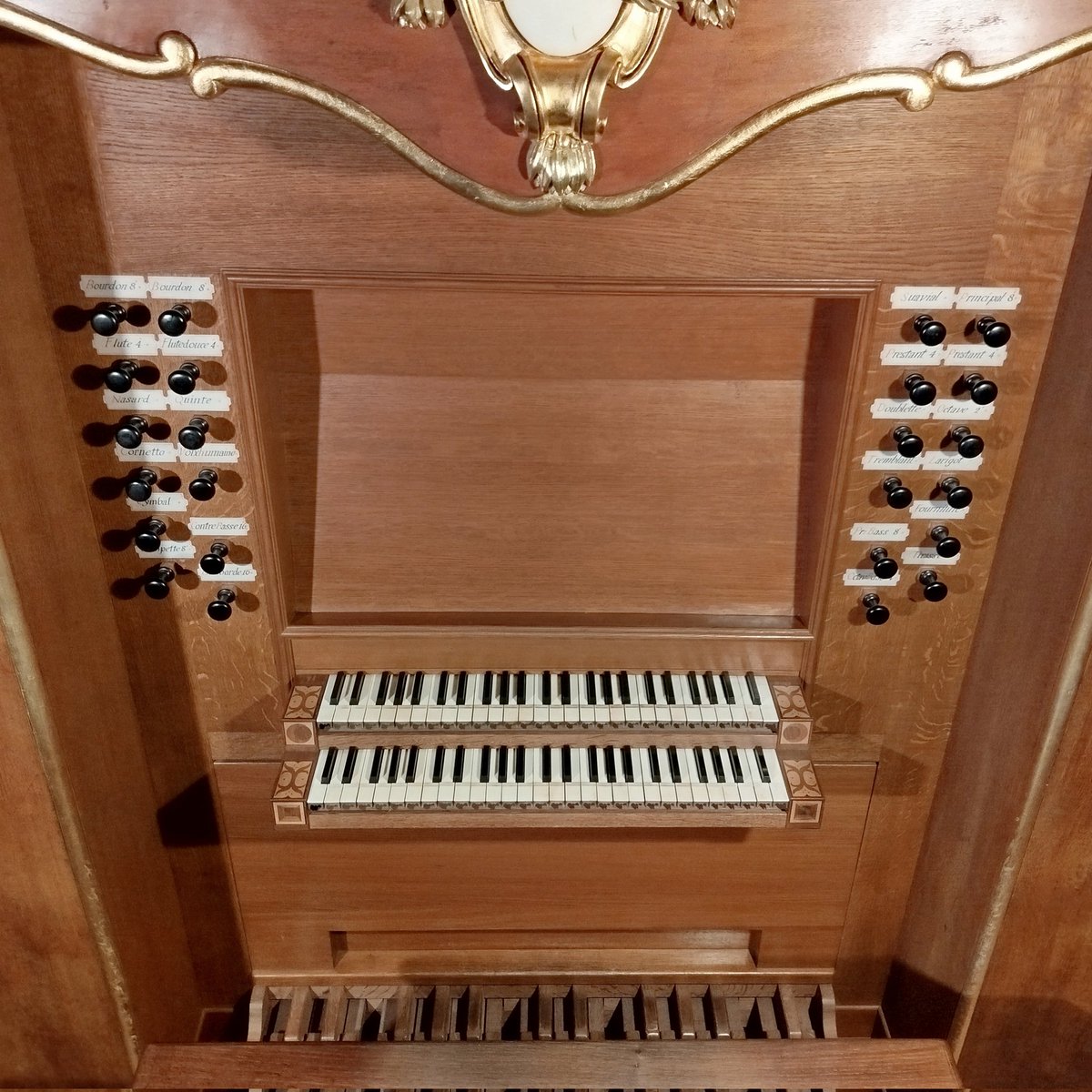 emilesecheret's tweet photo. Ce samedi 4 juillet à 18h15 :

Récital sur le somptueux orgue Grob-Ahrend de l'église paroissiale de Payerne.

Œuvres de Tunder, Böhm, Bach, Schumann, Brahms, Delplace et moi-même.

Un grand merci à Benoît Zimmermann pour son invitation.

À samedi !

#concert #orgue #recital https://t.co/tdgG49Q4FM