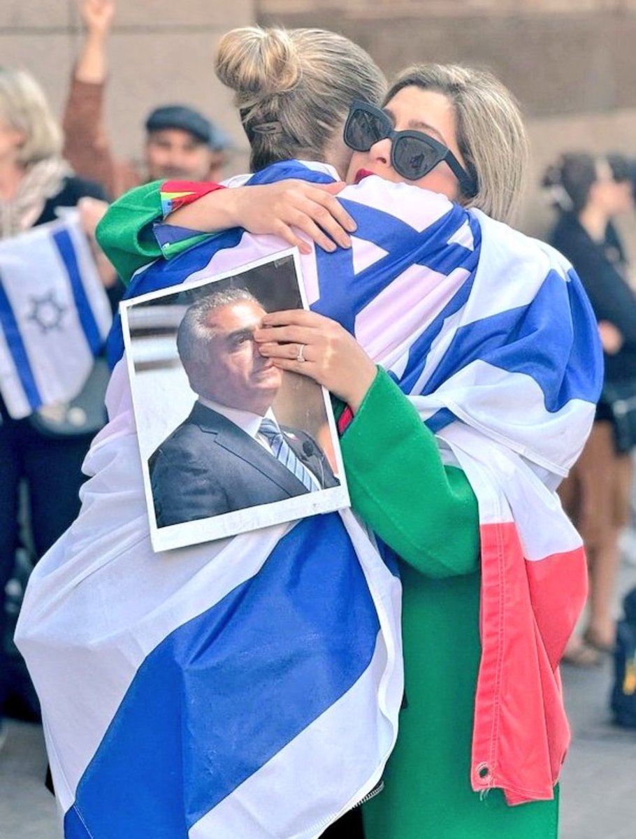 Bit97490323's tweet photo. @GilaGamliel @PahlaviReza #thanks_israel 

@netanyahu ❤️❤️❤️
💙🇮🇱💙🇮🇱💙🇮🇱💙🇮🇱💙🇮🇱💙 https://t.co/1o8IYocWK5