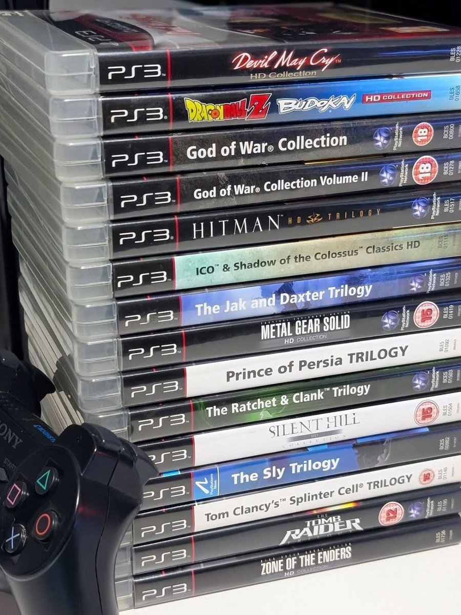 nostalgiaa's tweet photo. The end of an era for physical media 🥺 https://t.co/q4Jbfc3QwQ