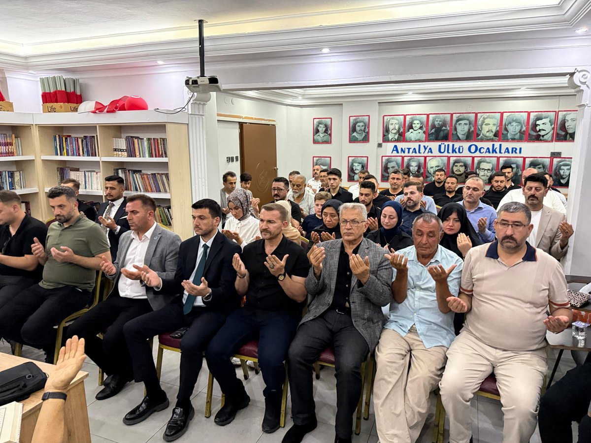 AntalyaOcak's tweet photo. Ülkü Ocakları Antalya İl Başkanlığı olarak, Ülküdaşlarımızın katılımlarıyla, Ocağımızda Başbuğumuz Alparslan Türkeş, dava arkadaşlarımız ve aziz şehitlerimizin ruhlarına ithafen Kur’an-ı Kerim tilaveti gerçekleştirdik. Allah kabul ve makbul eylesin.

@ayyildirim1 https://t.co/JZzRtuLoDq