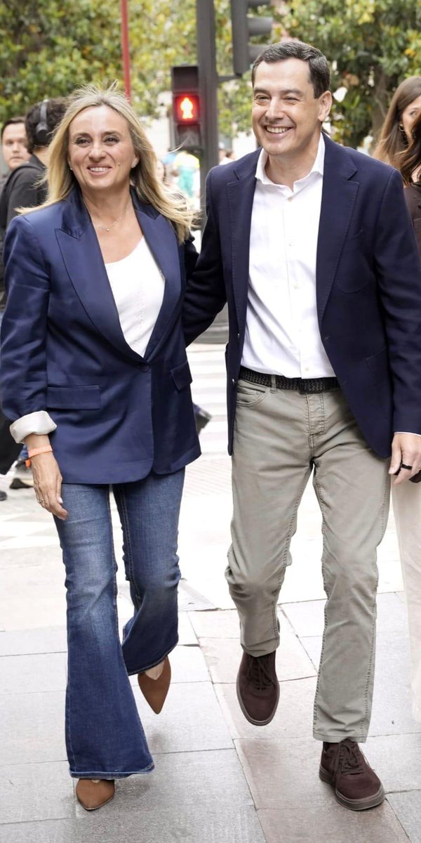 marifrangr's tweet photo. Cuatro años más para seguir construyendo una Andalucía de oportunidades y una Granada con más futuro. Enhorabuena, presidente @JuanMa_Moreno https://t.co/G42PVreZS8