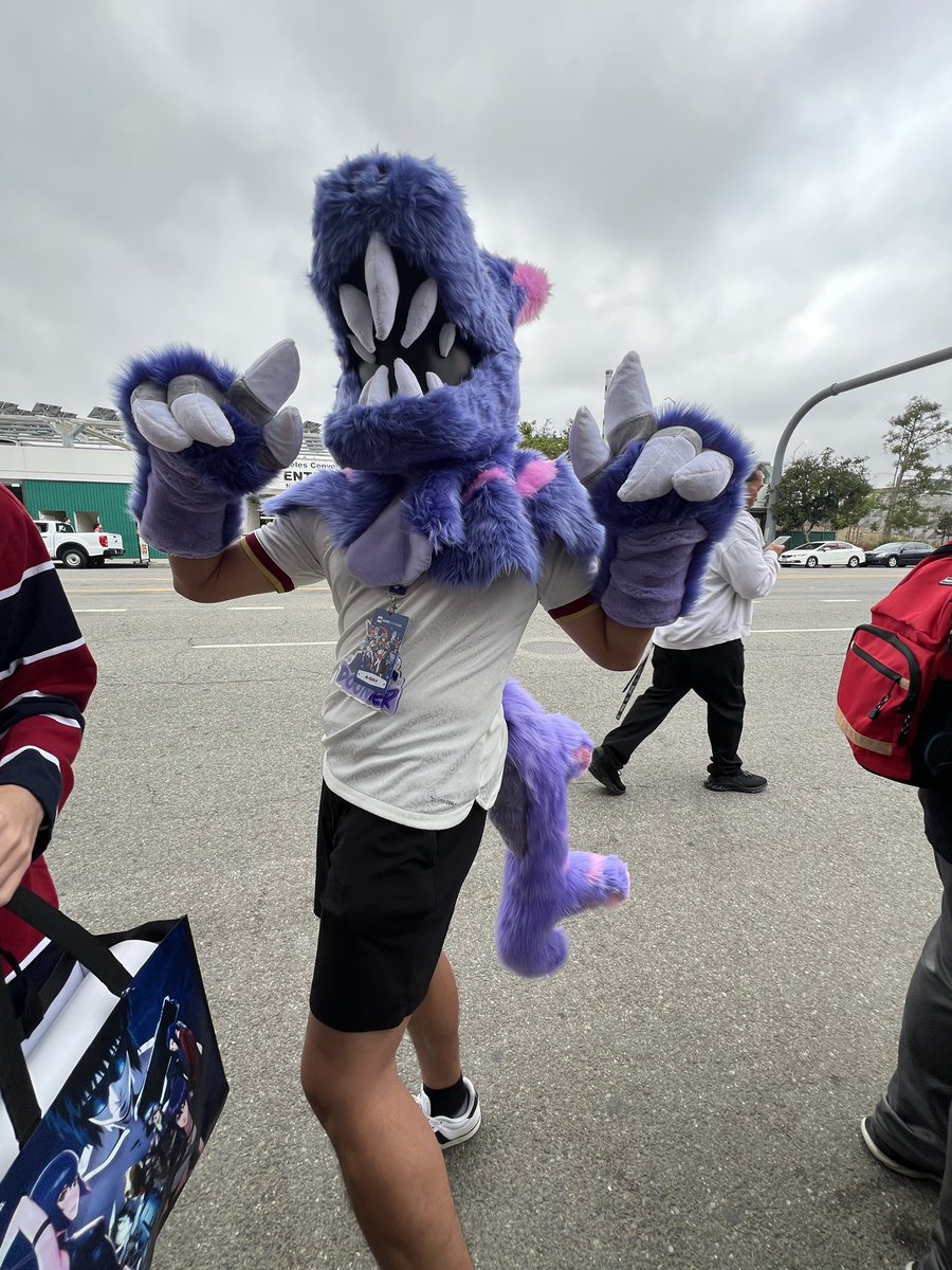 DoomerGoobr's tweet photo. THE BOY IS DONE!!!! IN TIME FOR AX26!!!
#fursuit https://t.co/YR1byXYClb