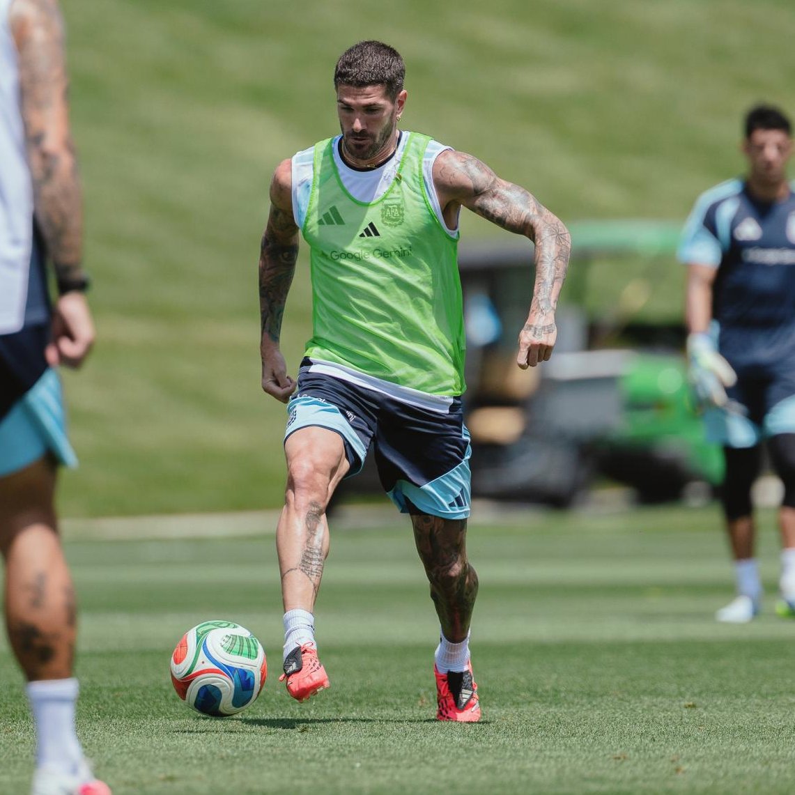 Argentina's tweet photo. #SelecciónMayor Rodrigo De Paul, en la previa del choque ante Cabo Verde 🎙️: "Esto es fútbol y Cabo Verde hizo los méritos necesarios para estar donde está". https://t.co/EaEmE1uX7H