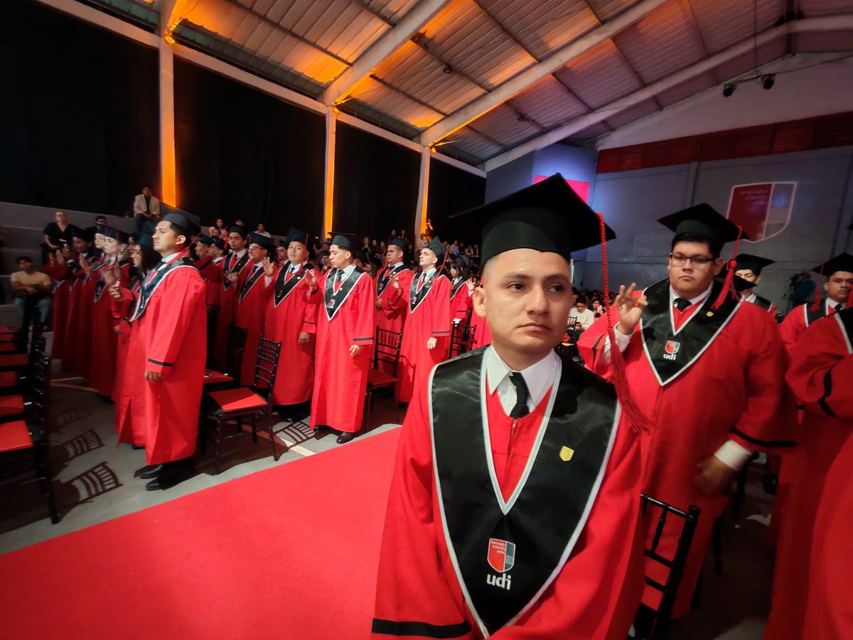 CPCSCZ's tweet photo. El Colegio de Profesionales en Comunicación de Santa Cruz participó del Octavo Acto de Graduación UDI 2025–2026, acompañando a los nuevos profesionales en una jornada que marcó el cierre de una importante etapa académica y el inicio de nuevos desafíos en su vida profesional. https://t.co/VXTKg9WLHb