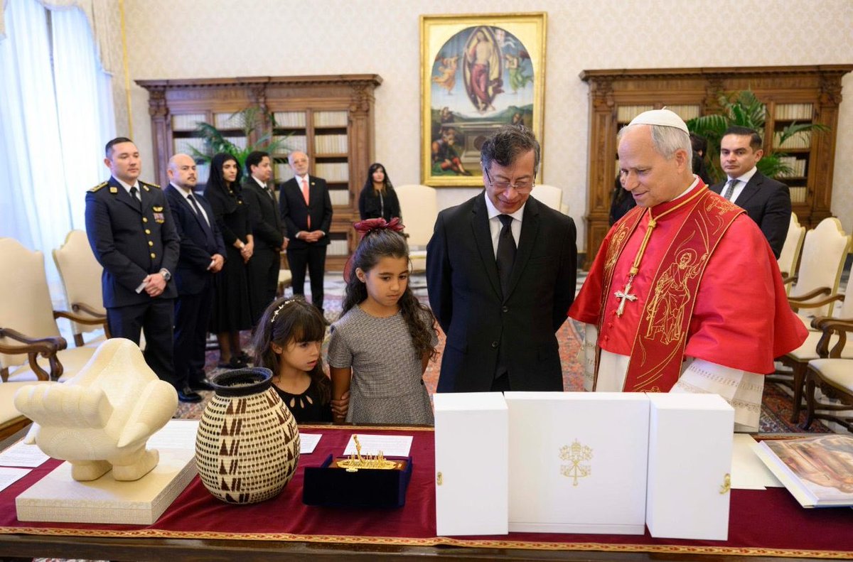 Melquisedec70's tweet photo. Señor @AndresCamiloHR @infopresidencia 
¿La señora Vanessa Cortés Carmona hizo parte de la delegación de @petrogustavo a la reunión en El Vaticano con @Pontifex_es ?
Si fue así, ¿en condición de qué función o papel? 
¿Como nueva “primera dama”? 
¿Ella viajó con el Presidente desde Colombia? 
¿Quién paga sus gastos de viaje, de ella?

Esta es una petición formal, aplíquese la sentencia T230 de 2020 @CConstitucional y el artículo 20 de la Ley 1755.

Autorizo que su respuesta me sea enviada a esta misma cuenta de X.

Gracias, cordialmente 

Melquisedec Torres, periodista