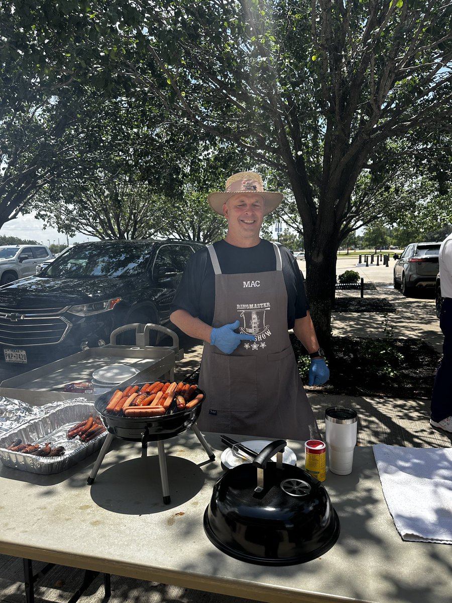 CFISDRosario's tweet photo. Thank you for inviting us to the @CFISDAthleticsโ Department 4th of July Cookout! ๐Nice seeing everyone there! The hot dogs ๐ญ๐ญ were perfect ๐ #CFISDspirit ๐ #CFISDcommsquad @BerryCenter @CyFairISD https://t.co/qAbM7uN7y8