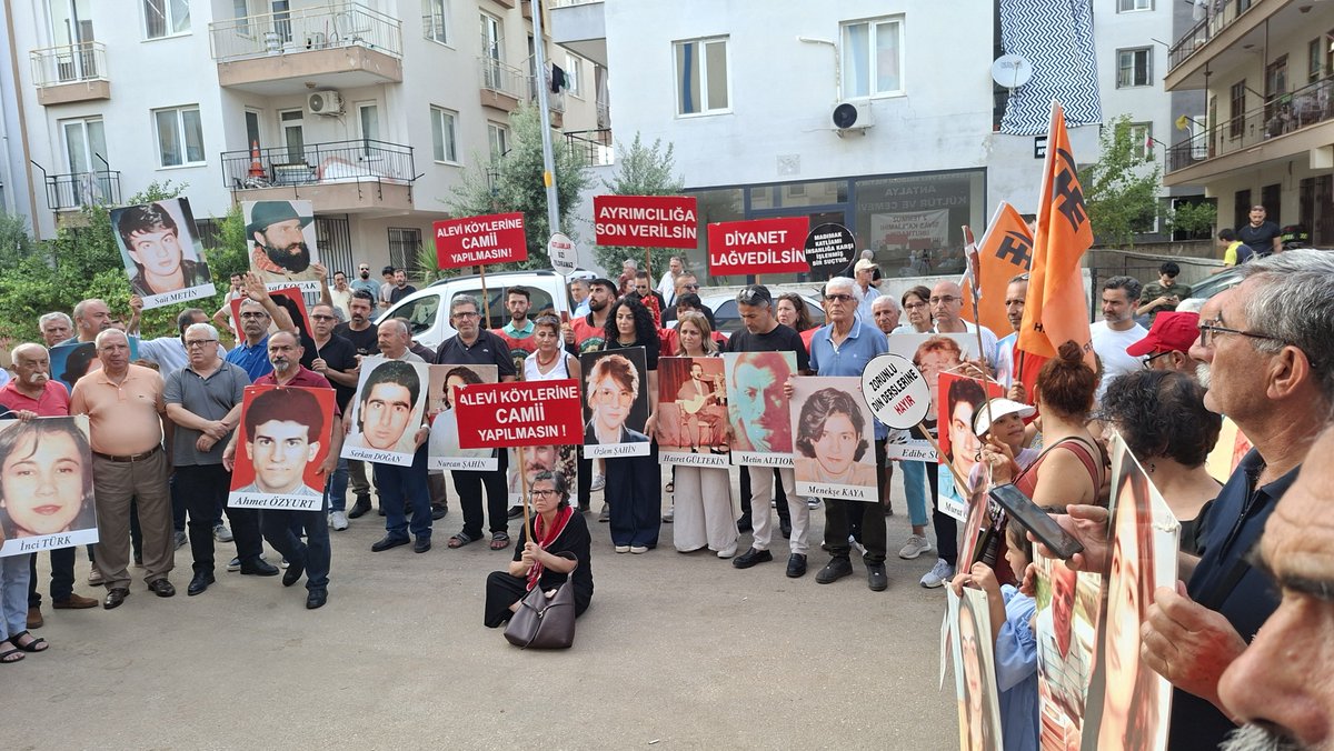 AHalkevi07's tweet photo. Sivas katliamının 33. Yılında 33 canımızı andık. Sivas'ın ışığı sönmeyecek. #unutMADIMAKlımda https://t.co/NLkghPVL9B