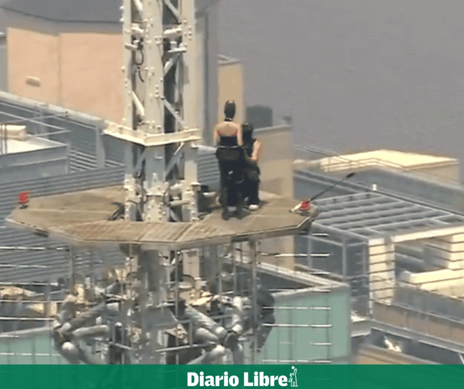DiarioLibre's tweet photo. 🇺🇸|#DiarioLibreUSA | La pareja que subió a la cima del Empire State Building enfrenta varios cargos penales
https://t.co/UmIt0QBiYM
#DiarioLibre #EmpireStateBuilding #CargosPenales #Rascacielos #NuevaYork https://t.co/F1sJi4udYF