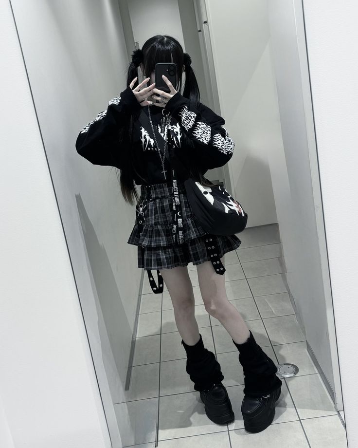 mydearmizuki's tweet photo. i feel like 2021 alt &amp; subcul jirai are two sides of the same coin .. thats probably why i like subcul sm https://t.co/O8tY0tpY5U