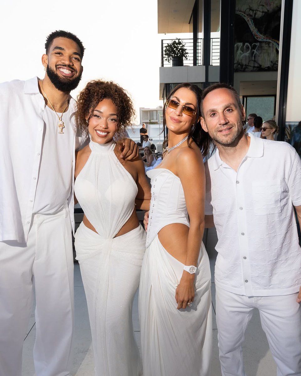 Complex's tweet photo. If you saw it on your timeline you already missed it, Michael Rubin had everybody outside again 🤍

[📸: via/ IG michaelrubin ] https://t.co/H7FfbGlQGv