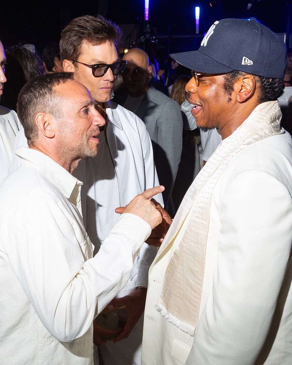 Complex's tweet photo. If you saw it on your timeline you already missed it, Michael Rubin had everybody outside again 🤍

[📸: via/ IG michaelrubin ] https://t.co/H7FfbGlQGv