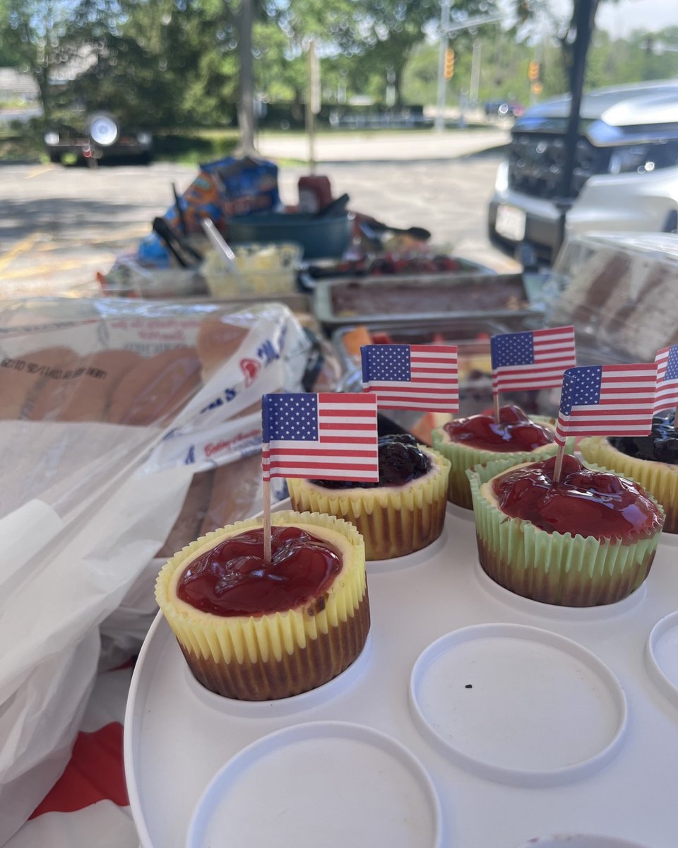 DAAREngineering's tweet photo. The DAAR team celebrated the Fourth with a BBQ at our Brookfield office. Wishing everyone a safe and happy Independence Day!

#FourthOfJuly #TeamDAAR https://t.co/okgLeuLuDD