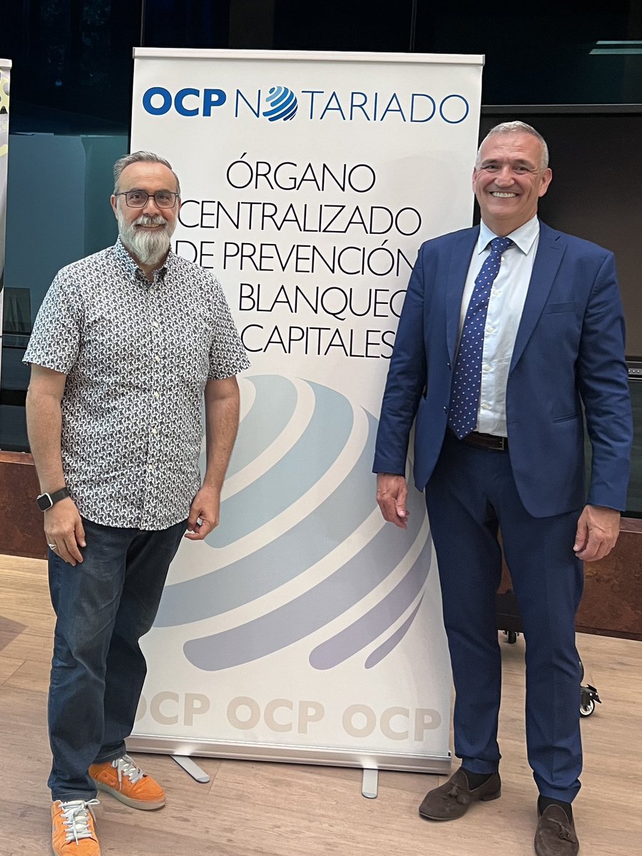 jcgalindo_'s tweet photo. 💢He podido comprobar insitu la potencia y alcance del Órgano Centralizado de prevención de blanqueo de capitales del Notariado. 

👉🏼Solo pensar, que todo su buen hacer, puede venirse abajo, por el Anteproyecto de Ley Orgánica de Integridad Pública, que pretende modificar el sistema de transmisión de participaciones de las sociedades limitadas, me ha puesto en alerta máxima.

👉🏼Lo que me ha llevado a la siguiente reflexión: 

1️⃣La seguridad jurídica no consiste solo en inscribir un acto, sino en evitar que nazca con defectos.

2️⃣El notario ejerce un control preventivo: identifica a las partes, comprueba su capacidad, verifica la legalidad del negocio y contribuye a la prevención del fraude y del blanqueo de capitales antes de que la operación produzca efectos.

3️⃣El Registro Mercantil es esencial, pero su función es distinta: aporta publicidad y seguridad frente a terceros. Ambos modelos son complementarios, no sustitutivos.

4️⃣Reforzar la transparencia no debería implicar debilitar uno de los pilares de la seguridad jurídica preventiva y herramienta clave en la lucha contra la delincuencia organizada. Especialmente ante el blanqueo de capitales y la corrupción pública.

👉🏼Con Mariano García Fresno jefe unidad análisis del OCP. Lujazo estar con el.  Cuanta sabiduría y experiencia acumulada. Simpre aprendiendo.

@Notarios_ES @ColNotVal