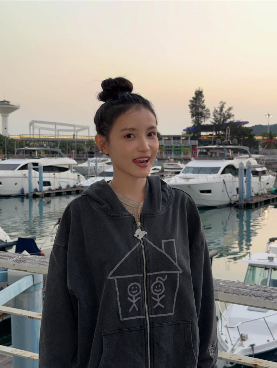 oxosuc's tweet photo. 린샤오자이 웃을 때 동글입 되는 게 제일 좋아.. https://t.co/d8SY6YHxmJ