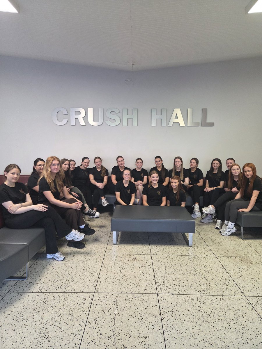 CampCorUnum's tweet photo. Thanks to our amazing @stcatssixthform leaders this week! What wonderful memories you have helped make for our new Year 8! #rolemodels #CorUnum 💚💛❤️ https://t.co/Nlw2qn8dbt