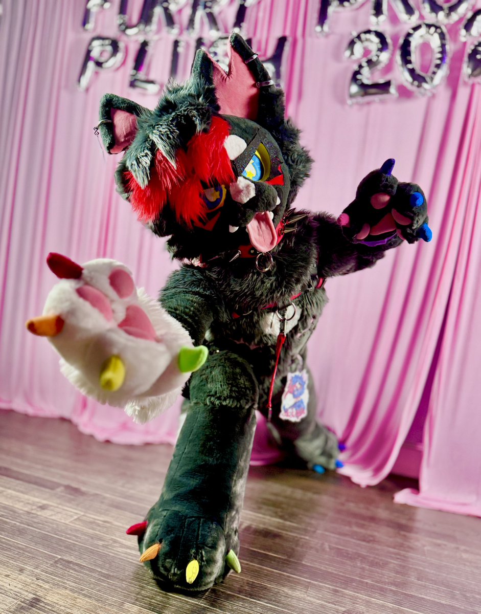 xXSc0urg3Xx's tweet photo. would you take this kitty to Prom? 😈⛓️🔥
#fursuitfriday https://t.co/Sf0F5tBerZ