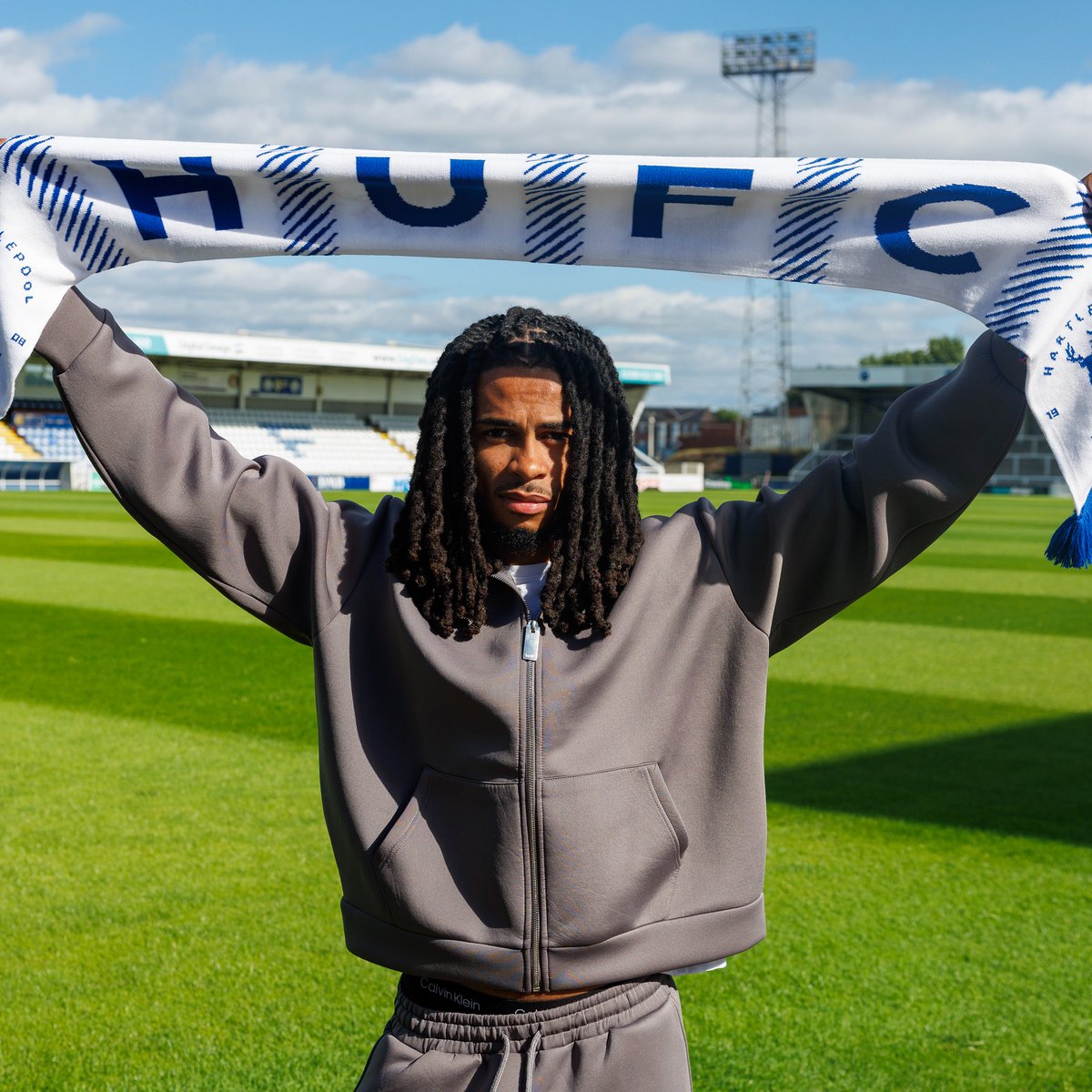 Official_HUFC's tweet photo. In the buildin' 👋 https://t.co/OdlYzWerj2