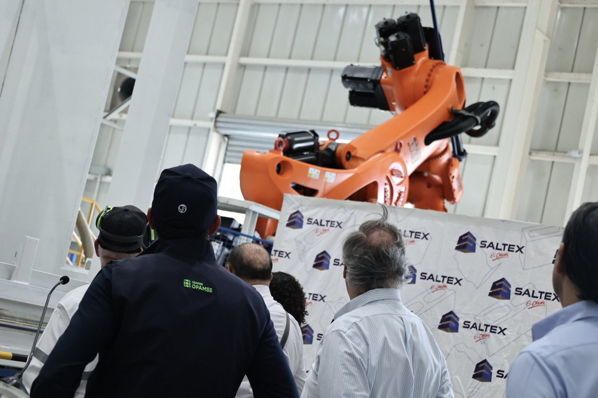 LRodriguez_SV's tweet photo. 🇸🇻 INVERSIÓN. 
Hemos inaugurado junto a Grupo ECON la 1a Planta Robotizada de Saltex en La Libertad Costa.  
Una inversión que ronda los $20millones con tecnologías y maquinarias Francesa y Alemana. Este año la construcción ha presentado un crecimiento de más del 13% (sobre el boom de 2025) y para ello, el sector privado se está valiendo de inversiones en Tecnología, Logística, Producción, etc. 
Para sostener el sector es clave que el ecosistema público y el privado funcionen en una sola ruta. Y así está funcionando. 
Seguimos.
@MiguelKattan1 @EnyAguinada @MorenaValdezSV @JoseAVelasquezM