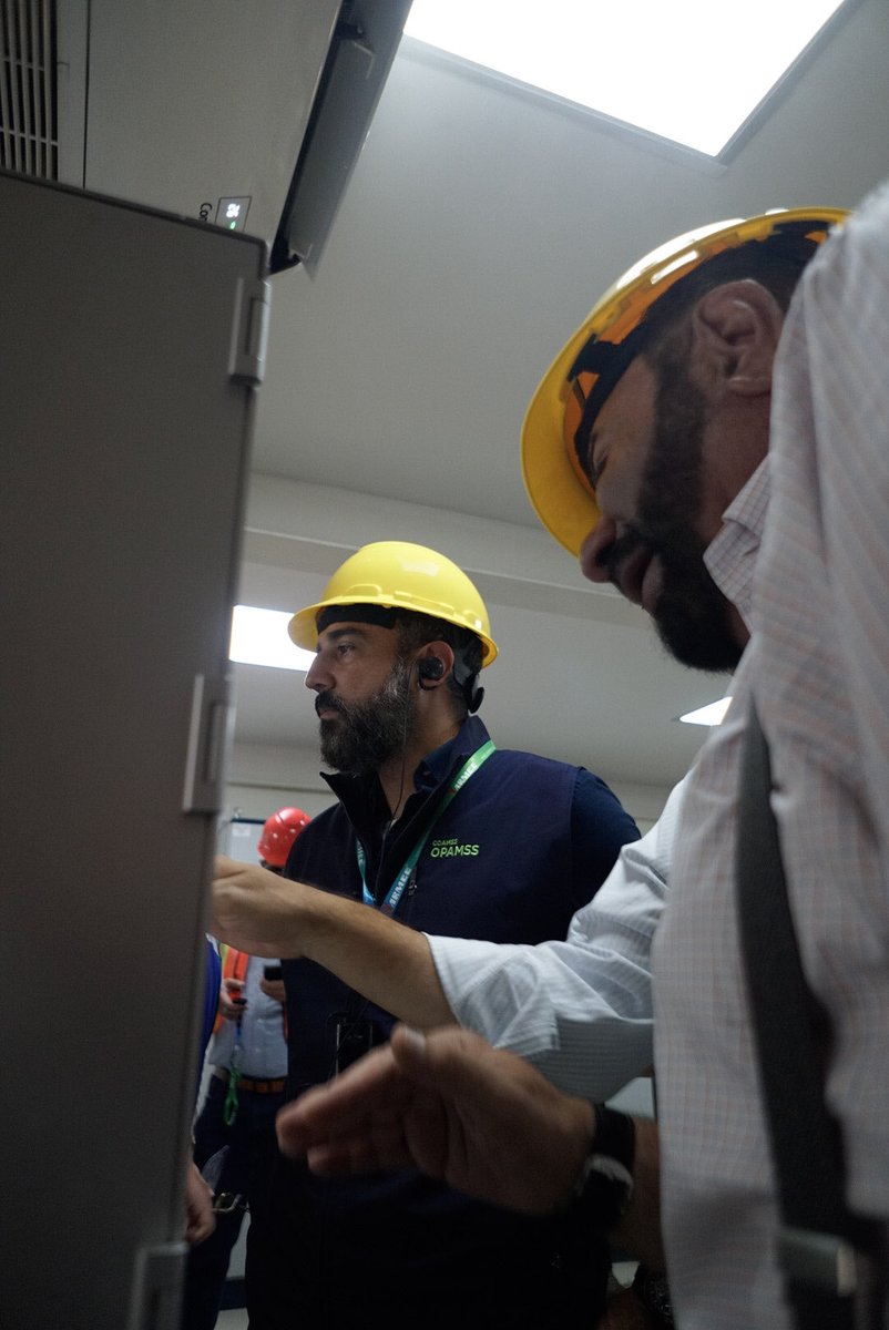 LRodriguez_SV's tweet photo. 🇸🇻 INVERSIÓN. 
Hemos inaugurado junto a Grupo ECON la 1a Planta Robotizada de Saltex en La Libertad Costa.  
Una inversión que ronda los $20millones con tecnologías y maquinarias Francesa y Alemana. Este año la construcción ha presentado un crecimiento de más del 13% (sobre el boom de 2025) y para ello, el sector privado se está valiendo de inversiones en Tecnología, Logística, Producción, etc. 
Para sostener el sector es clave que el ecosistema público y el privado funcionen en una sola ruta. Y así está funcionando. 
Seguimos.
@MiguelKattan1 @EnyAguinada @MorenaValdezSV @JoseAVelasquezM