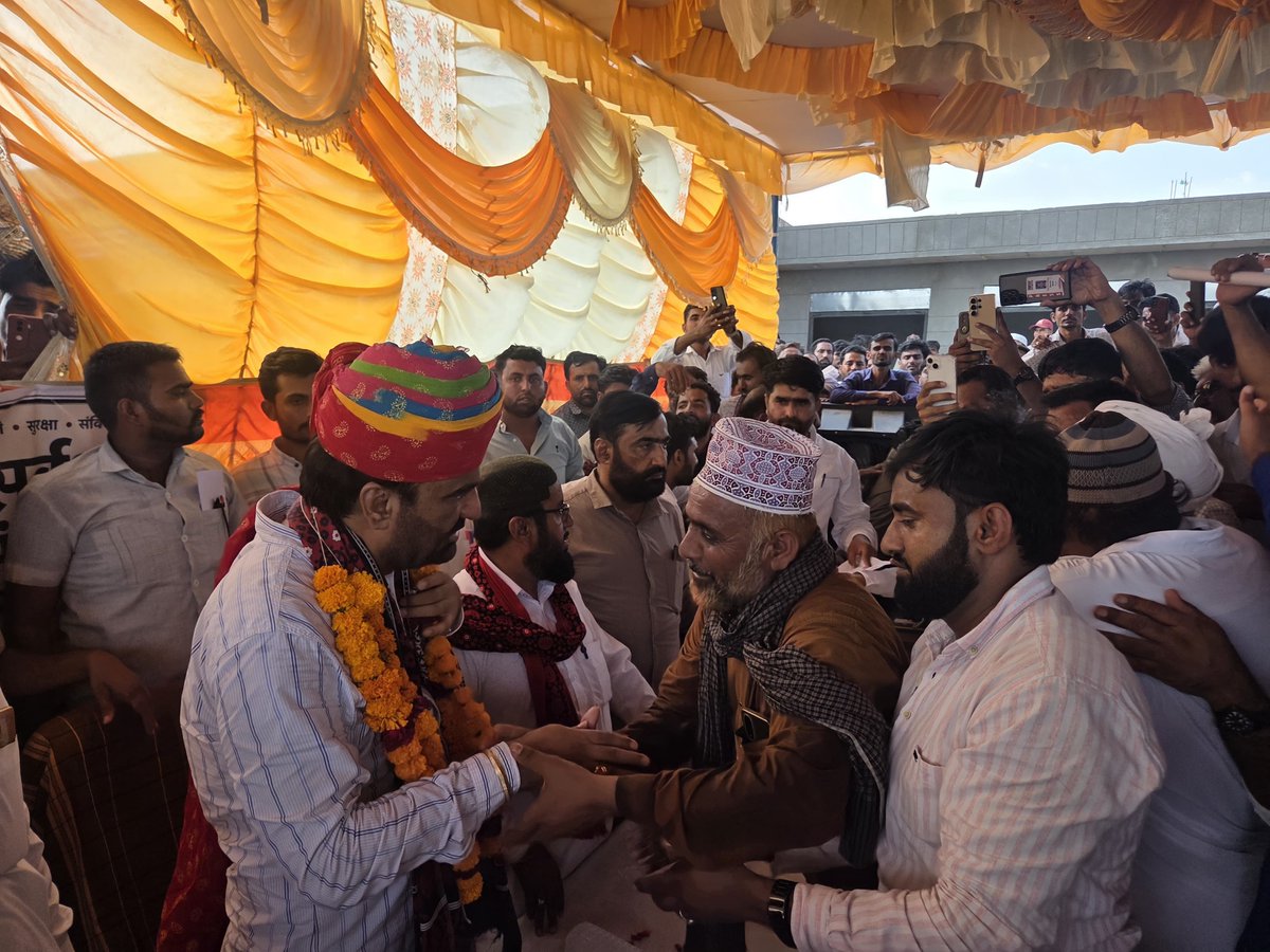 hanumanbeniwal's tweet photo. छाया चित्र @ देरासर (बाड़मेर) 
#सर्वधर्म_शांति_सद्भावना_यात्रा https://t.co/9lPd99xlod