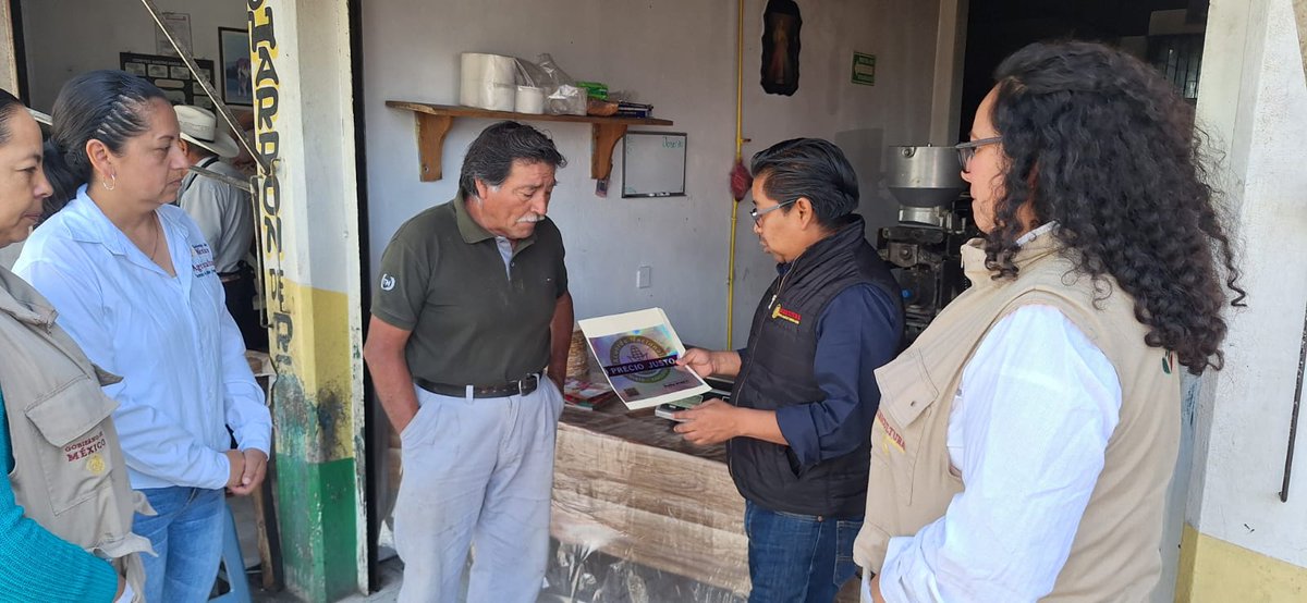 agriculturaEmex's tweet photo. En el #EdoMéx seguimos entregando distintivos de adhesión al Acuerdo Nacional Maíz-Tortilla, iniciativa impulsada por la presidenta @Claudiashein para estabilizar y reducir el precio de la tortilla. El cual busca optimizar la cadena de producción y mantener precios justos. https://t.co/M9TApor5AL