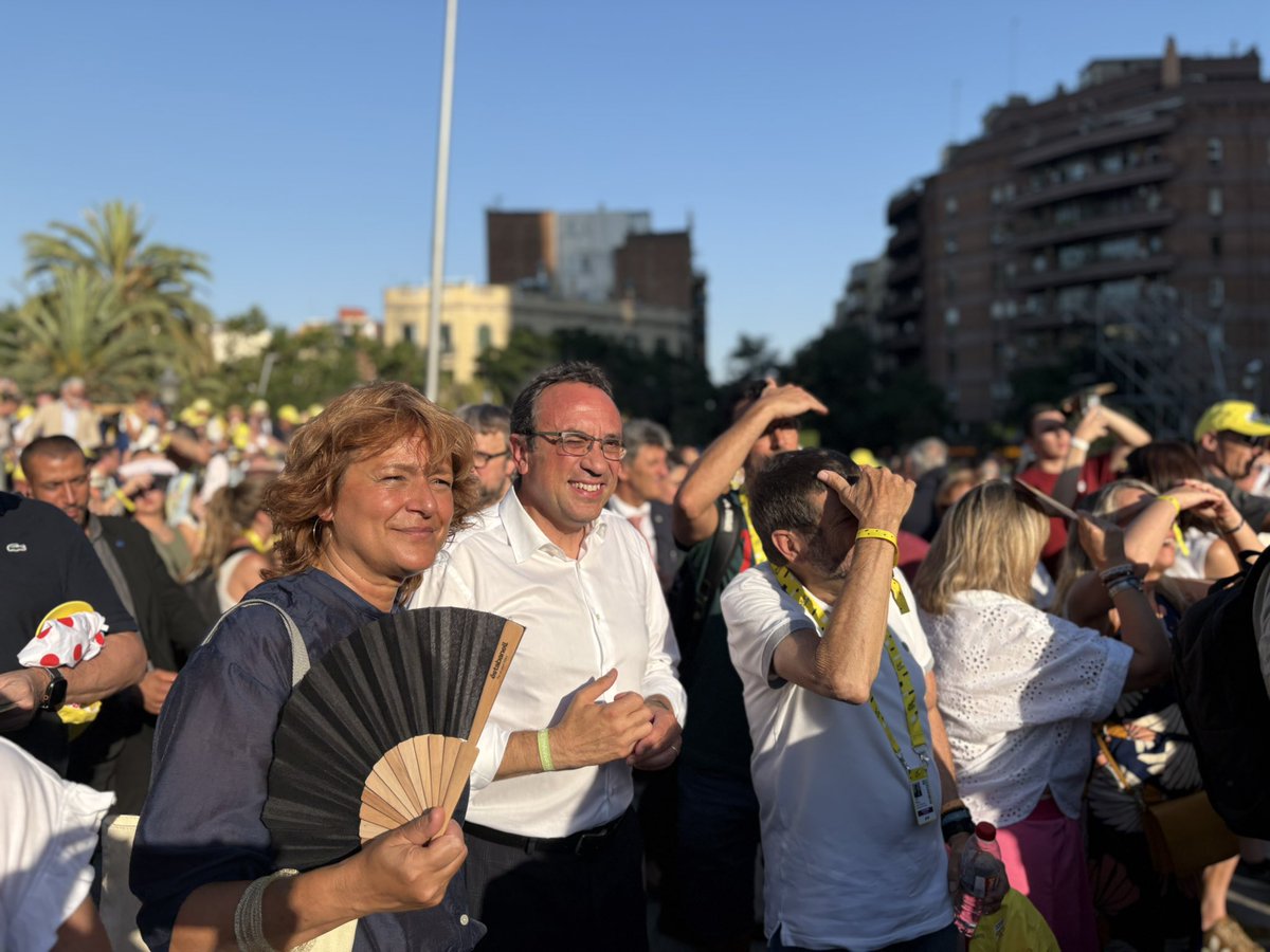 joseprull's tweet photo. Als peus de la Sagrada Família, hem donat la benvinguda als equips del Tour de França.

Per primera vegada a la història, la cursa sortirà de Barcelona i recorrerà les primeres etapes pel nostre país.

Una oportunitat extraordinària per projectar Catalunya al món des de l’esport. https://t.co/viWhcUS6vX