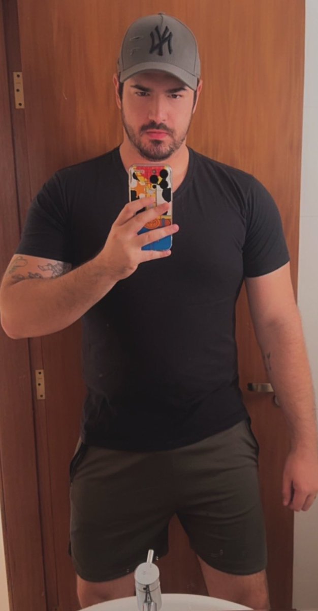 markosvice's tweet photo. @_dnightmare estou investigando sobre uma pesquisa que envolve clonagem humana e um aumento massivo nos índices da felicidade https://t.co/W1d3MBwe3M