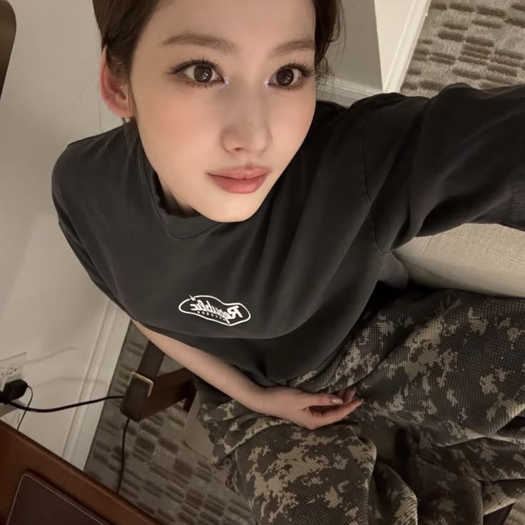 Camili_hetere's tweet photo. Mini AU
#Sahyo
"Raider?"
Donde Jihyo es una raider que, accidentalmente, raidea el team de una de sus compañeras de uni, Sana
O donde Sana le empieza a parecer linda Jihyo, aunque raideo el team https://t.co/ZGicv8bamy