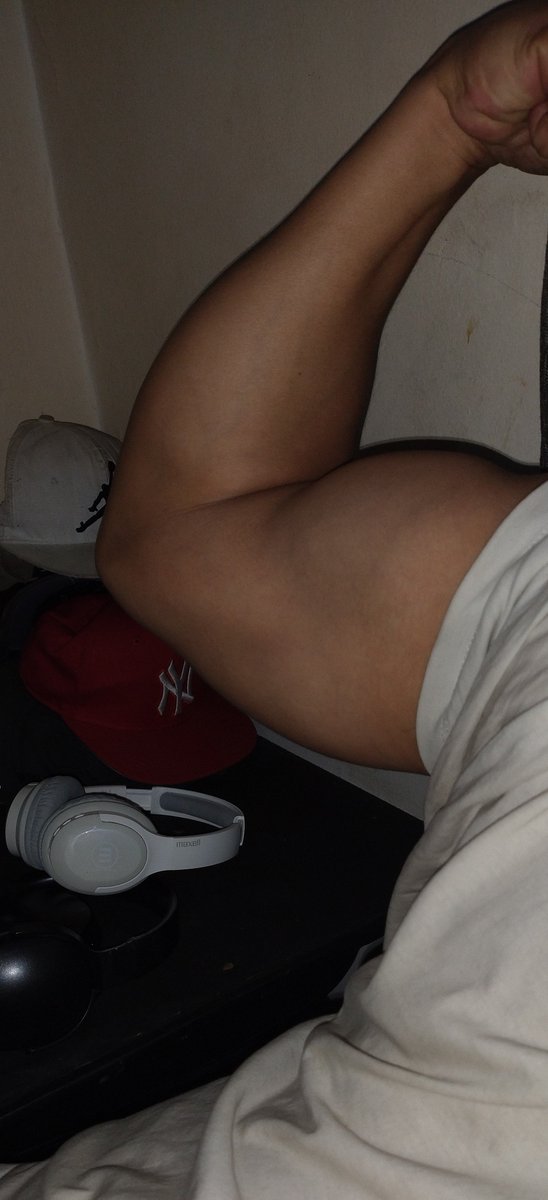 carlose_alpha's tweet photo. Por si te hacía falta ver bíceps hoy

#biceps #musculo #muscles https://t.co/fXkExDaKyS