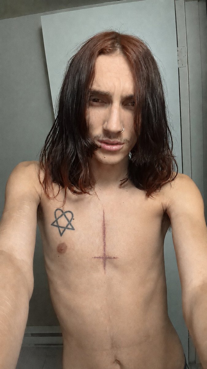 magical_cheap's tweet photo. #viral
Upside down cross on me was made for this shit https://t.co/0OaoITtdJ2