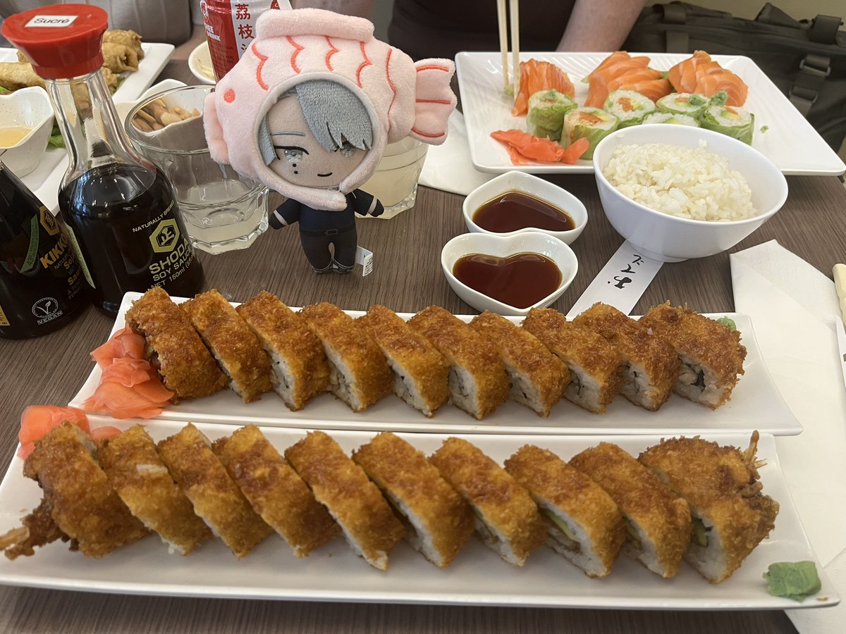 puddipurrin's tweet photo. greedy fucker he cannot eat #allthat https://t.co/dfSElYKz2W