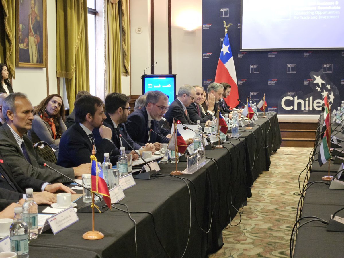 ProChile's tweet photo. @subrei_chile @Minrel_Chile "Quiero dar la bienvenida a las empresas de UAE que están con nosotros hoy. Su presencia aquí es una clara señal del creciente interés entre 🇨🇱 y los 🇦🇪 por fortalecer nuestros lazos económicos y construir una asociación más estrecha y a largo plazo", Director General de ProChile https://t.co/NbzDB9NsAB