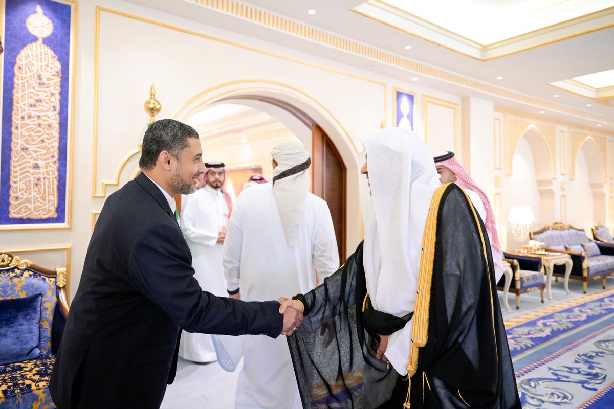 MWLOrg_en's tweet photo. Yesterday afternoon:

H.E. Sheikh Dr. Mohammed Al-Issa @MhmdAlissa, Secretary-General of the Muslim World League and Chairman of the Organization of Muslim Scholars, met in Makkah with a distinguished group of Qur’an reciters from the MWL’s Global E-Maqraa.

The meeting discussed a number of matters related to the Maqraa’s standards and reviewed ways to further support its work, contributing to the expansion of its global reach.