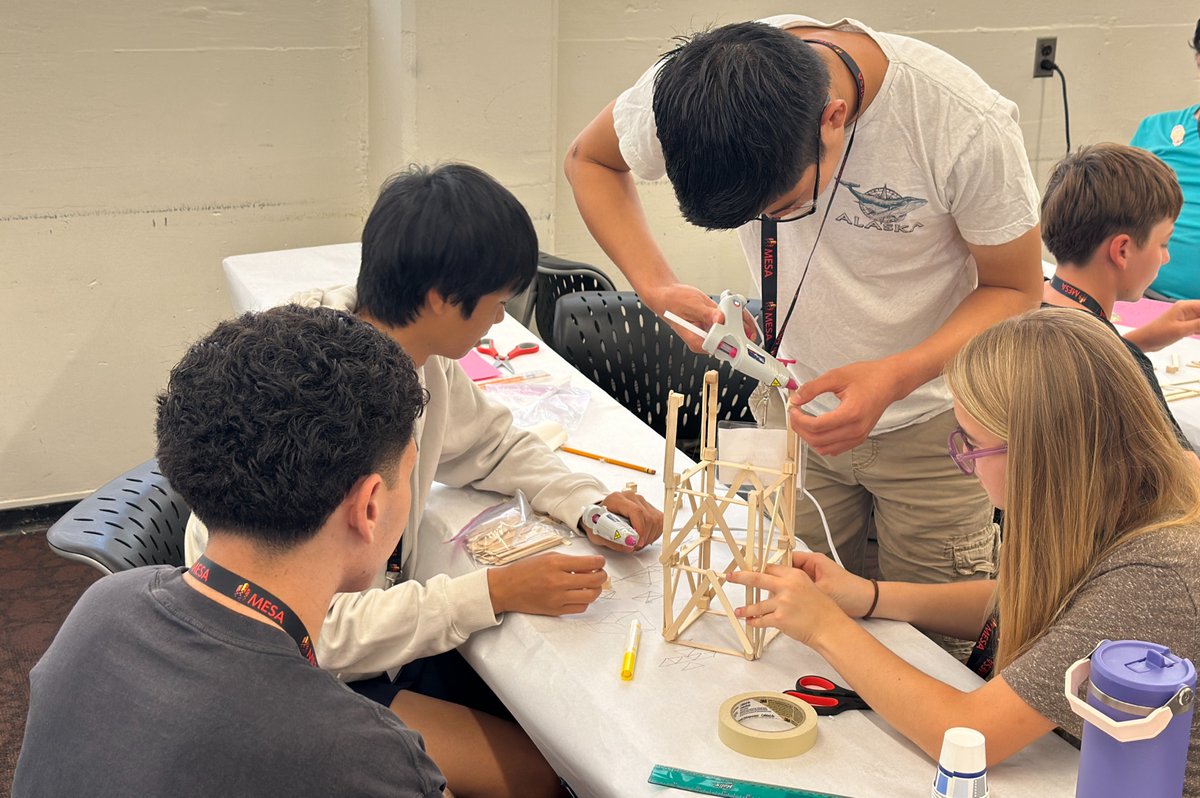 FresnoStateLCOE's tweet photo. From brainstorming to building, our high school summer engineering camp inspired students to think creatively, solve problems, and discover the exciting world of engineering.💡🐾 https://t.co/fstcEy1l7c