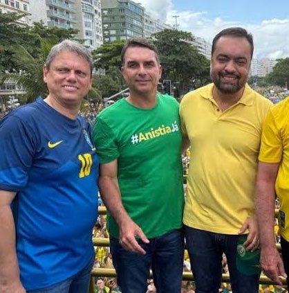 lazarorosa25's tweet photo. 🚨 A PF encontrou uma lista de “doações” do bicheiro Adilsinho. Sabe quem aparece nela? Cláudio Castro, aliado de Flávio Bolsonaro e Tarcísio de Freitas.

Segundo a investigação, ele recebeu R$ 3,2 milhões. A pergunta continua: como Cláudio Castro ainda não foi preso? https://t.co/NtMXOHkHql