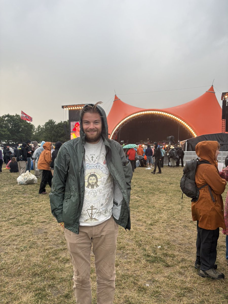 AndreasSteno's tweet photo. Rain, mud, soon Gorillaz on stage, while my memory stocks are getting slaughtered. What’s not to like? 😅 https://t.co/boRcDQZK71