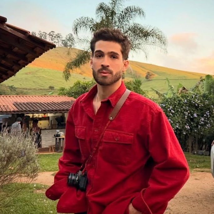 poponze's tweet photo. João Guilherme interpretará Juliano Tchula, compositor e amigo de Marília Mendonça, no filme biográfico da cantora. https://t.co/nzacsRG8lB