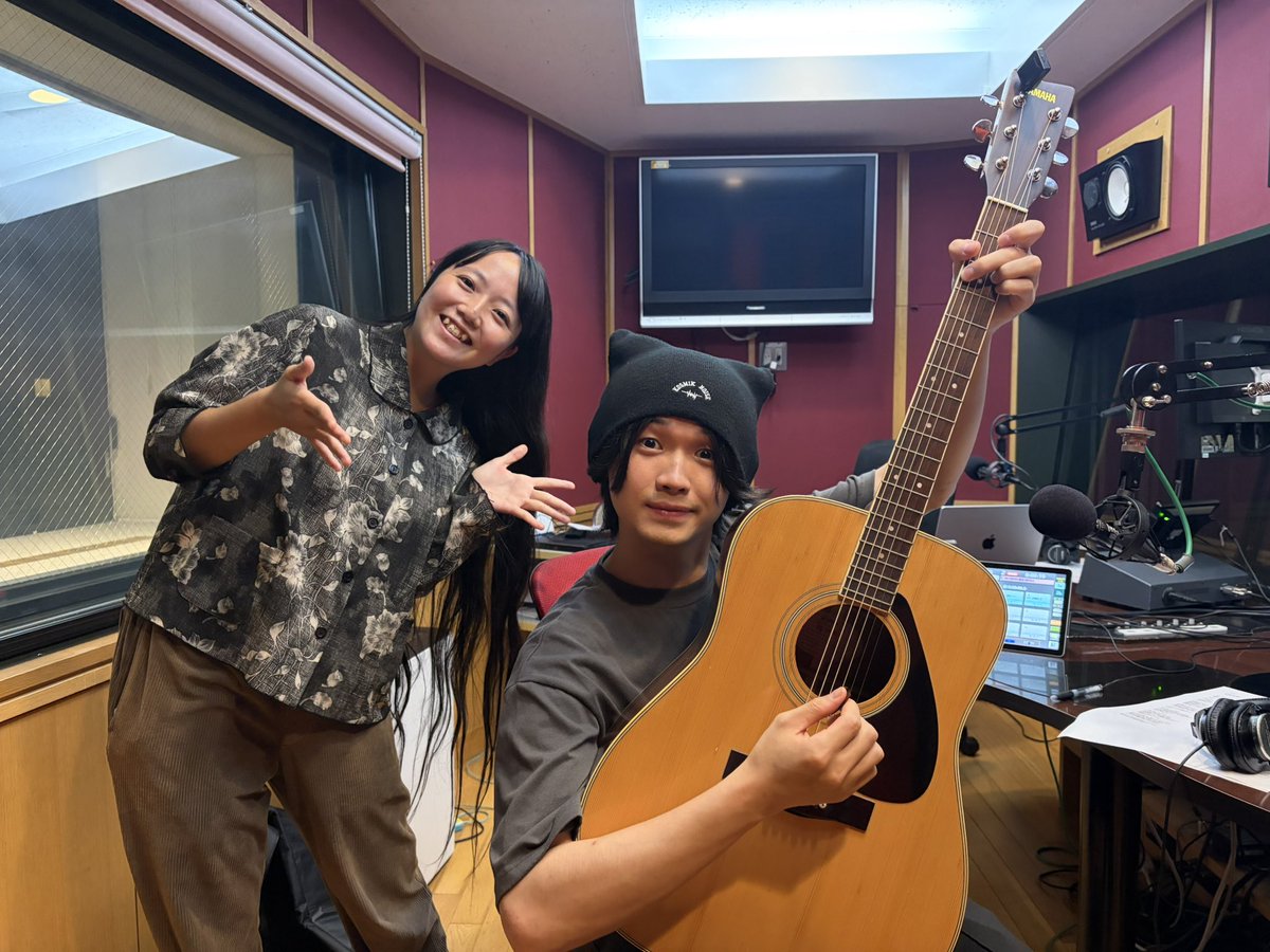 802RIVERSIDE's tweet photo. #FM802   #リバーサイド802

🎤#カラノア よりVo./Gt.雄大さんがスタジオ生出演でした✨

「ねむ」をスタジオライブで披露🎶

さらに、雄大さんの音楽のルーツや楽曲制作についてなど、たっぷりお話を伺いました！

そして、新曲「ばけもん」も一足先にお届け💫

初生ゲストありがとうございました！ https://t.co/TKms1f7u5U