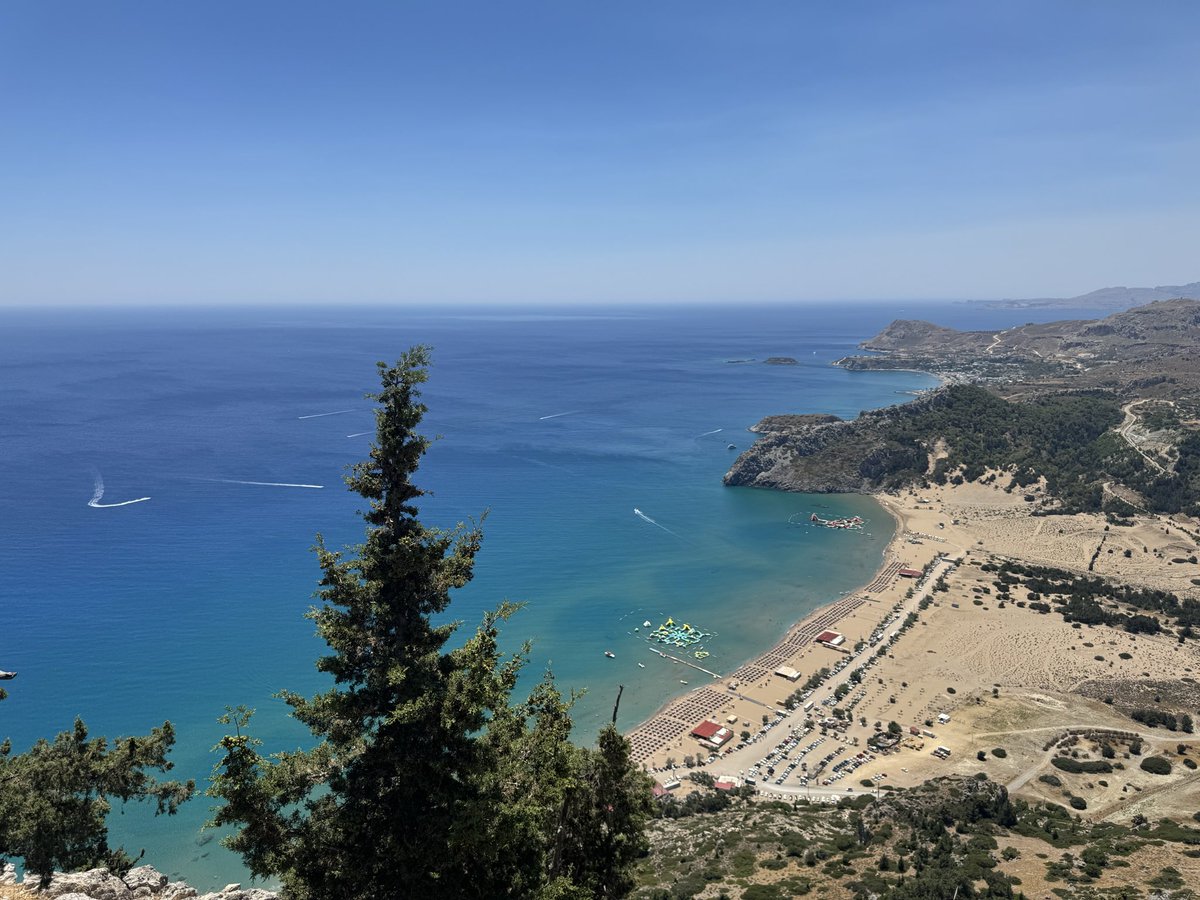 maxelpe's tweet photo. Wciąż nie trzeba mi wiele. Wystarczy pogoda, w oczach słońca promienie
Wino, browar lub koniak, klimat morza na niebie.. 🎶 🇬🇷 https://t.co/6FQq1dYZEC