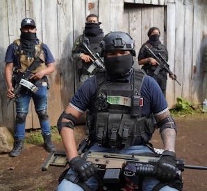 ElTrumpista's tweet photo. Atención. Medios indican que Ecuador SE DEJÓ GANAR el partido vs México.

Los jugadores ecuatorianos habrían recibido AMENAZAS contra SUS HIJOS y FAMILIAS por parte de Carteles Narco Mexicanos el día previo al partido.

Realmente escandaloso. https://t.co/DSdzlxI0nV