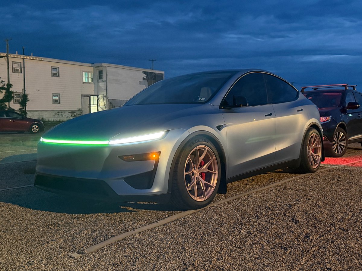 MountainPassEV's tweet photo. Our friend Stephen LaFrance has cooked up another awesome project, this time in the form of his 2026 Model Y Performance!

Stephen was one of the first customers to pick up our MYP Coilover Conversion Kits. He also fitted the car with plenty of MPP bearings, arms, and some nice brakes upgrades. Knowing him, this is just the beginning 👀