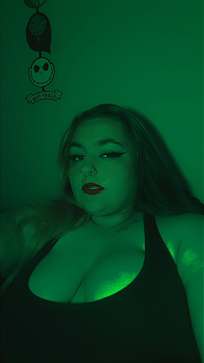 pumpkinqueen210's tweet photo. 🤭🥰😵‍💫

#snowbunny #nsfw #hotwife #weed #intox https://t.co/z12gUyMbyv