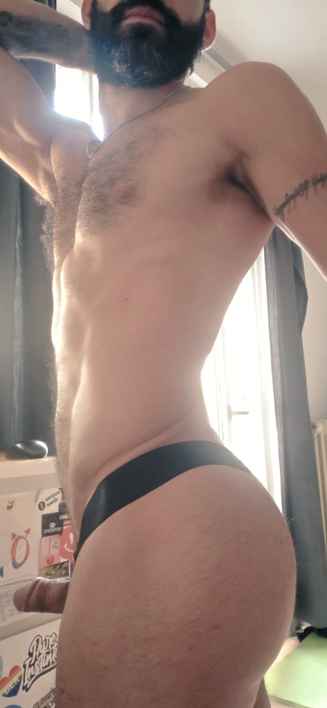 _davidvalo's tweet photo. Yezzz this warm, I need a good hard fuck 🥵 https://t.co/sFMYPQp2nn