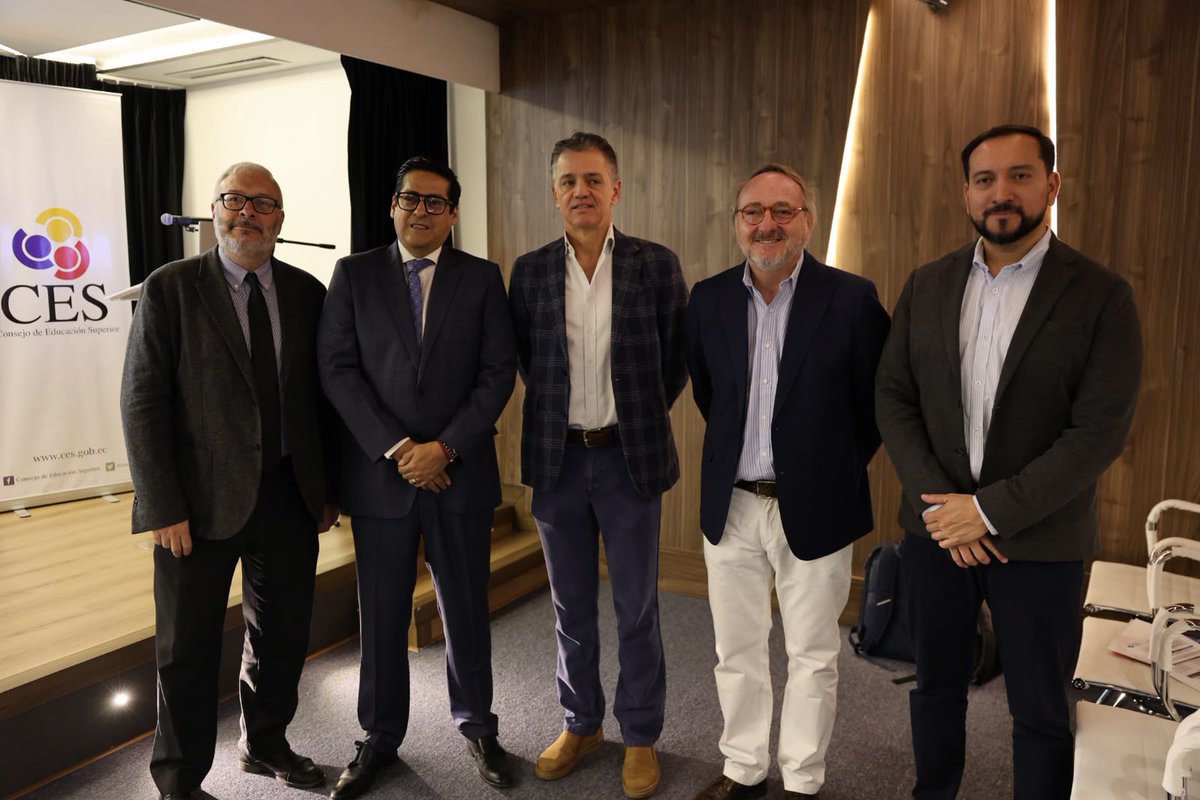 ces_ec's tweet photo. ⏩ | El Dr. Pablo Beltrán, presidente de la Comisión Permanente de Posgrados del CES, inauguró las jornadas de capacitación sobre diseño e implementación de microcredenciales, que reúnen a representantes del sistema de educación superior y de diversas IES del país. 🇪🇨 https://t.co/dSZV7QHpJi