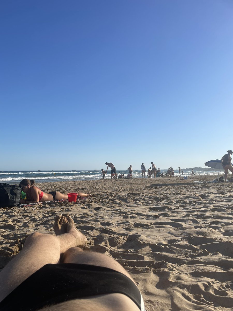 trusstnbitch's tweet photo. anar a la platja entre setmana>>>>>> https://t.co/88zUG0ku2s